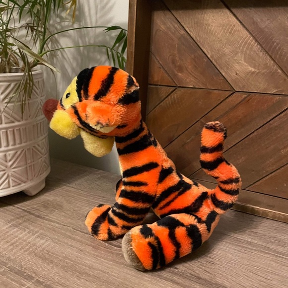 VINTAGE! Disneyland Walt Disney World Tigger Plush Toy 10” - Picture 5 of 5